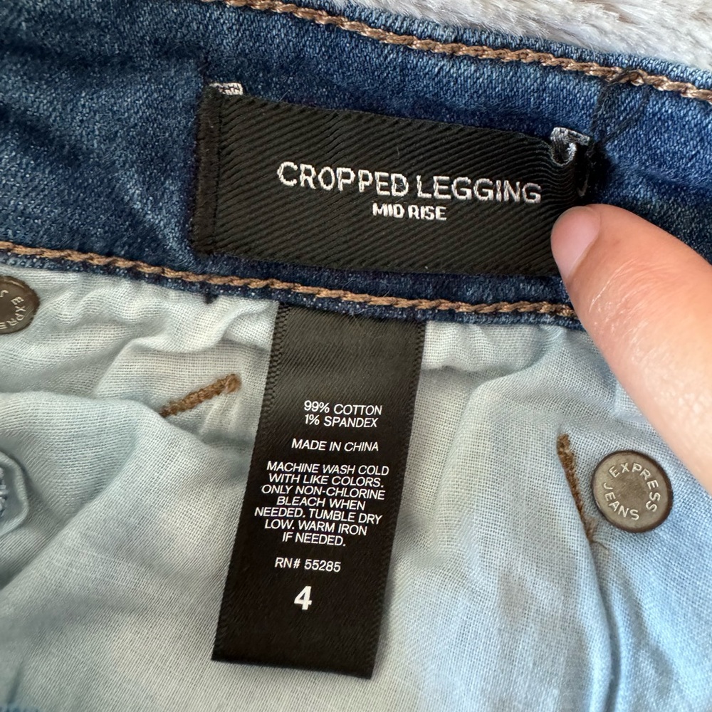 Cropped Ripped Jeans - Picture 6 of 6
